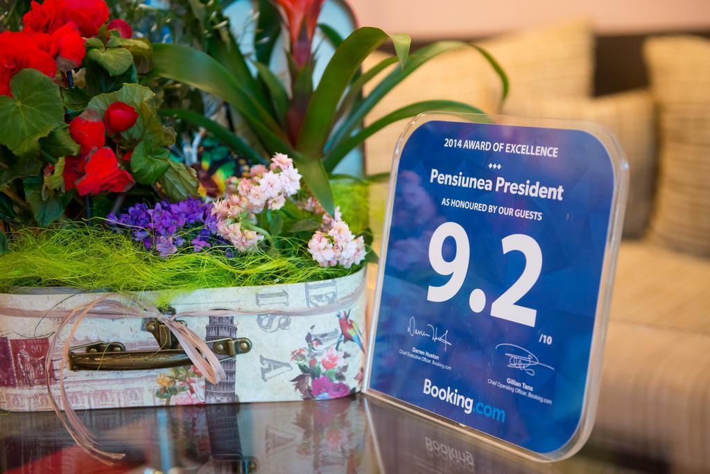 דבה Pensiunea President מראה חיצוני תמונה